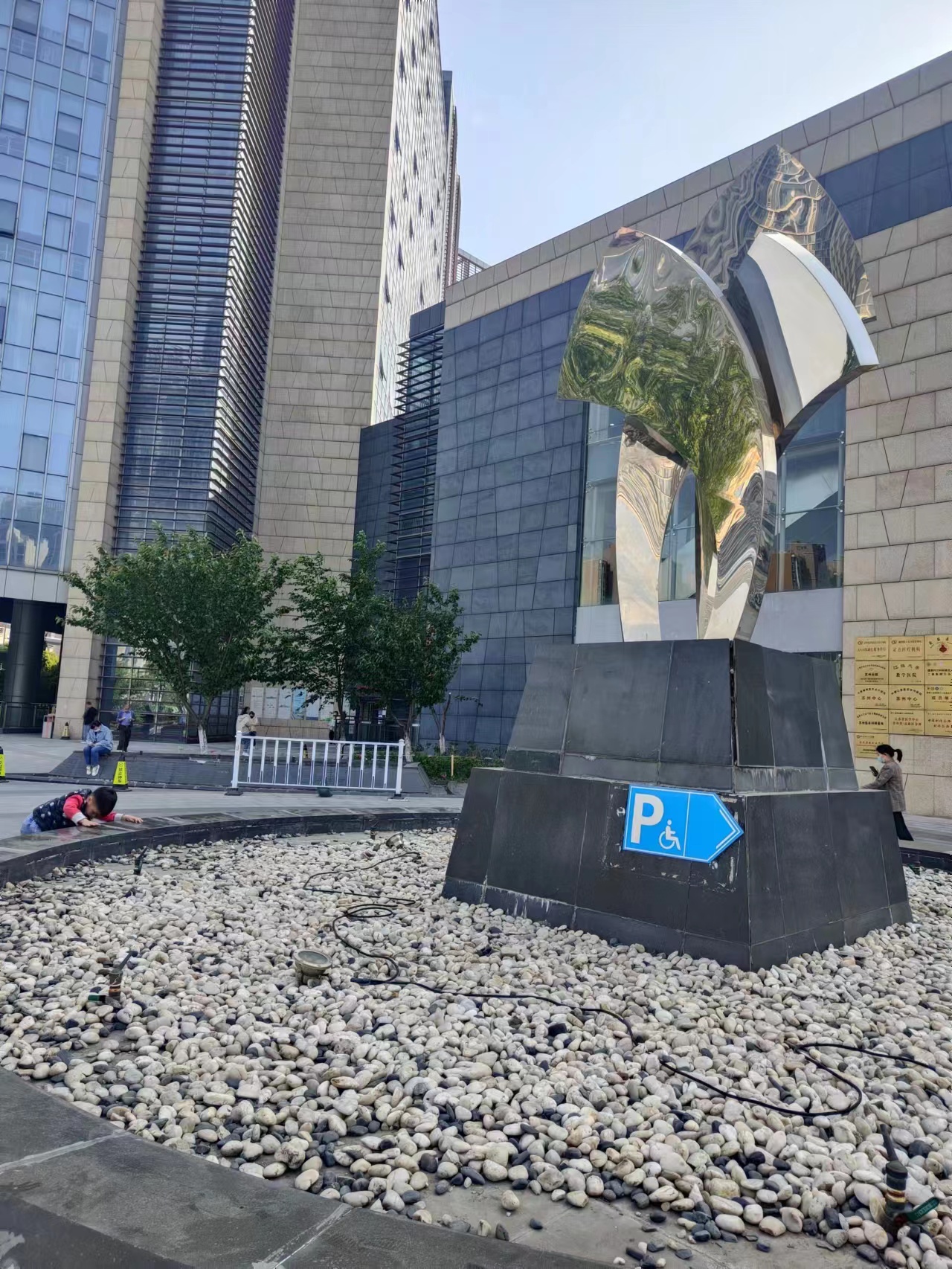 廣場不銹鋼景觀雕塑 噴泉水景雕塑 不銹鋼路標亮面雕塑 定制
